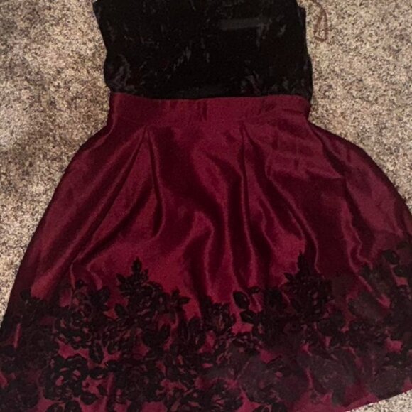Charlotte Russe Women's Burgundy and Black Dress - Picture 2 of 3